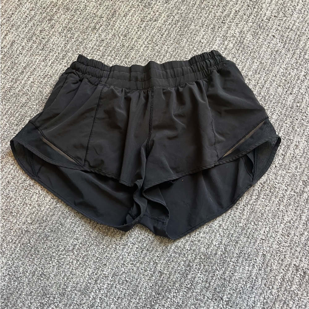 Lululemon 2.5 inches hottie hot shorts, low rise.